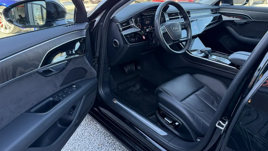 AUDI A8 -