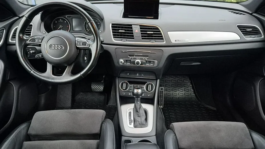 AUDI Q3 -