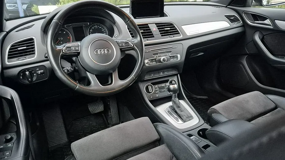 AUDI Q3 -