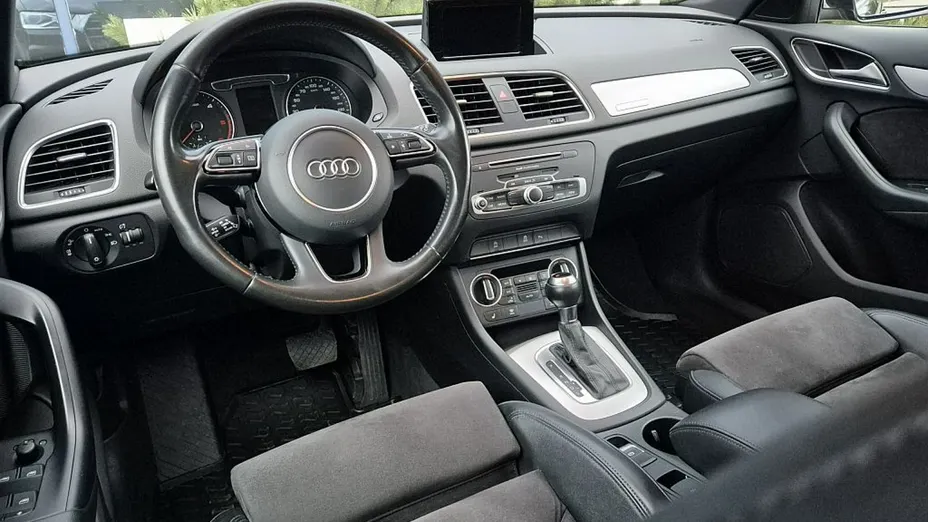 AUDI Q3 -