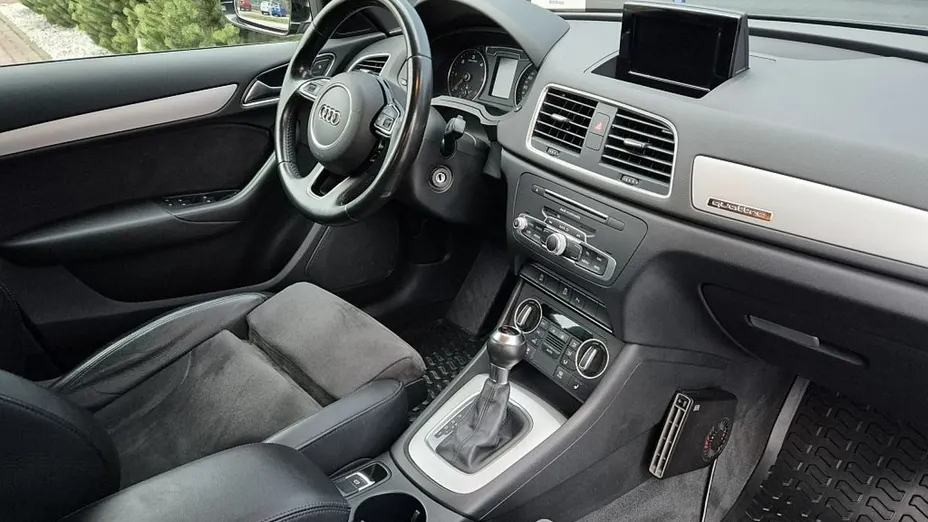 AUDI Q3 -