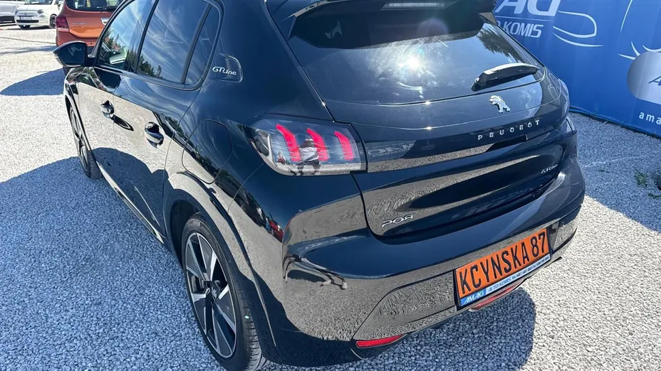 PEUGEOT 208 -