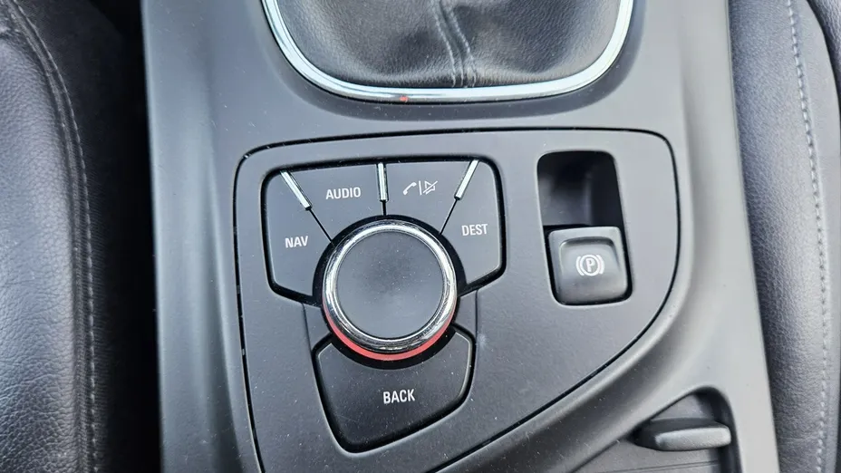 OPEL Insignia -
