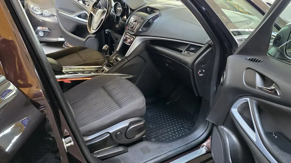 OPEL Zafira -