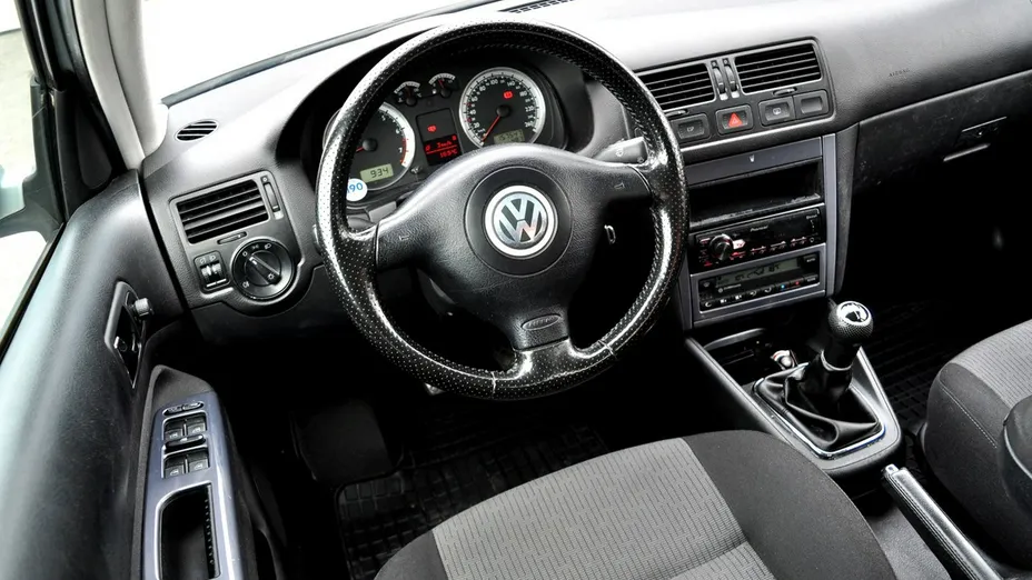 VOLKSWAGEN Bora -
