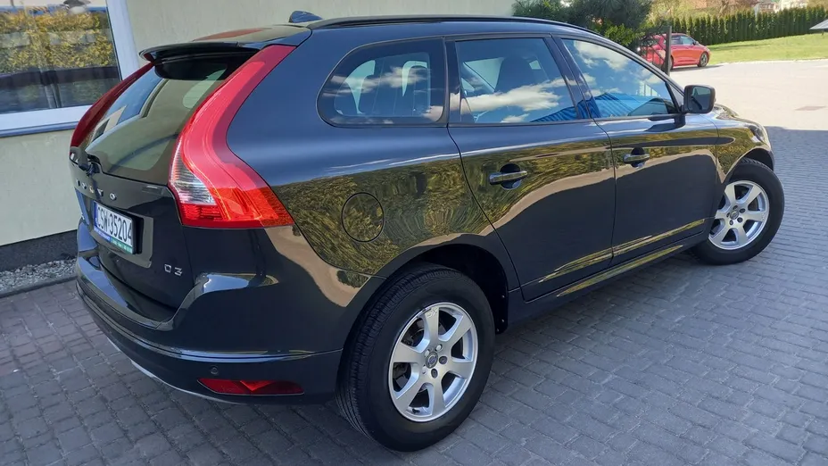VOLVO XC60 -