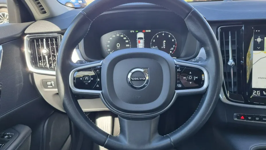 VOLVO V90 -