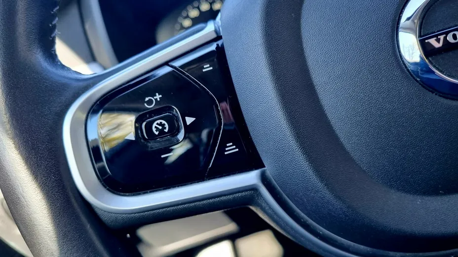 VOLVO V90 -