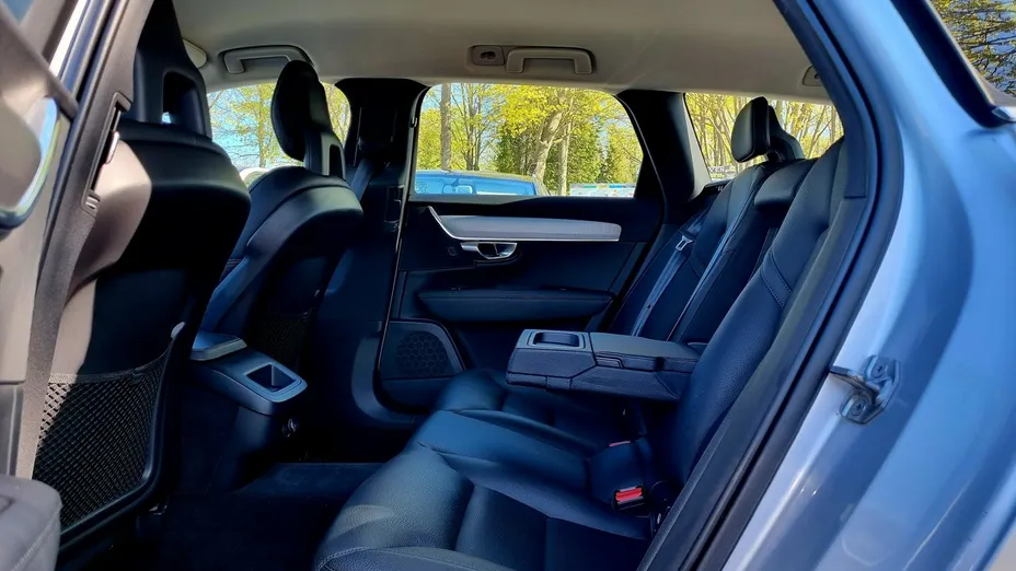 VOLVO V90 -