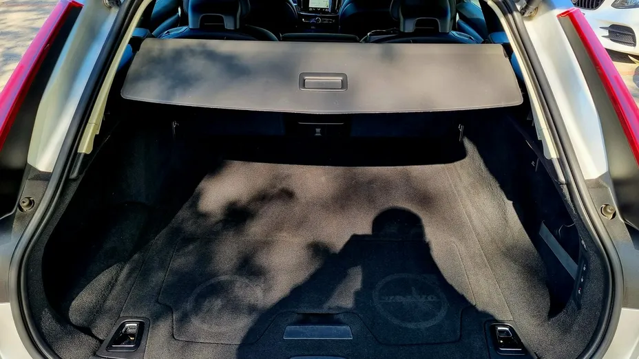 VOLVO V90 -
