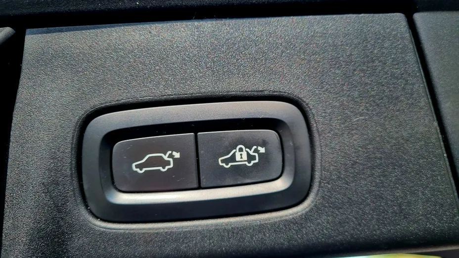 VOLVO V90 -