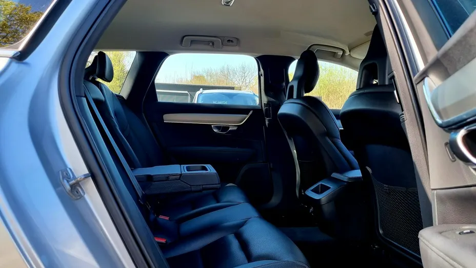 VOLVO V90 -