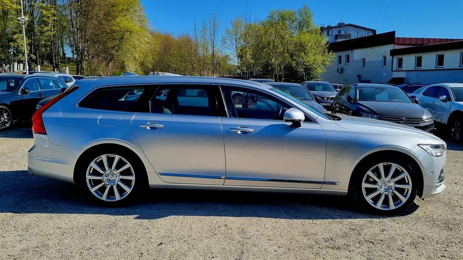VOLVO V90 -