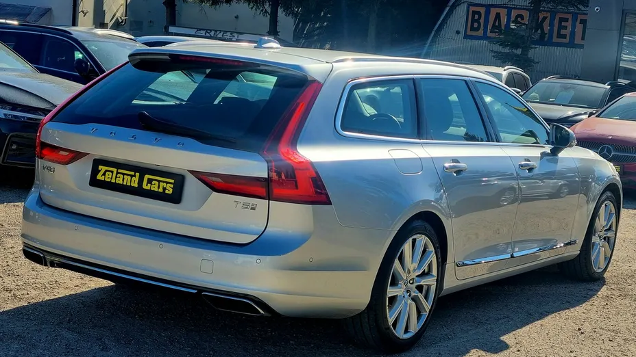 VOLVO V90 -