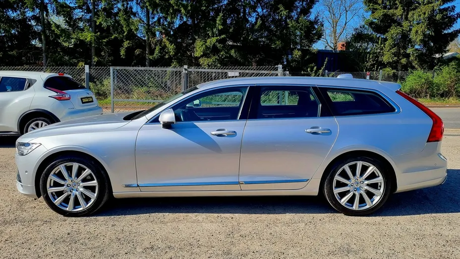 VOLVO V90 -