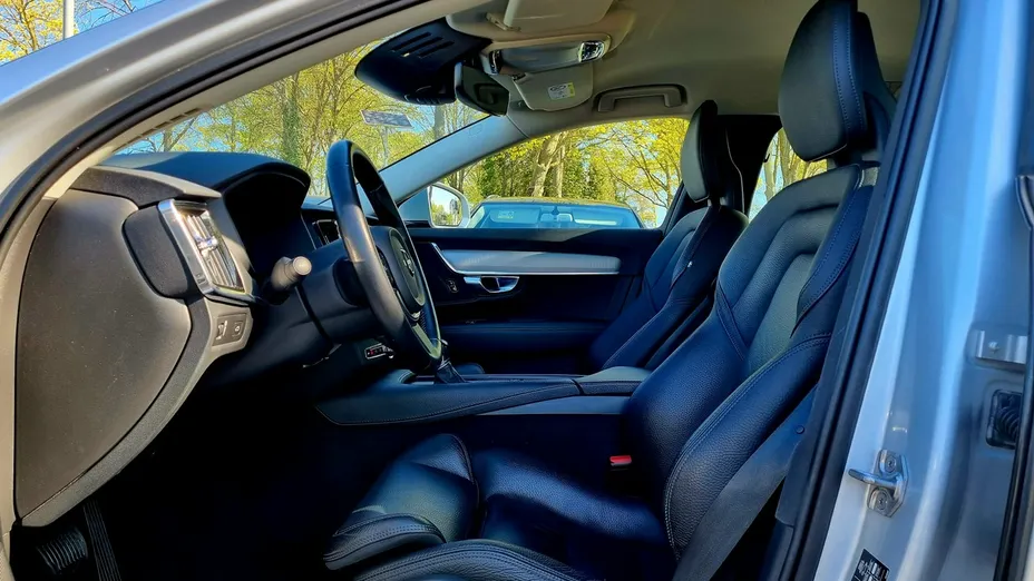 VOLVO V90 -