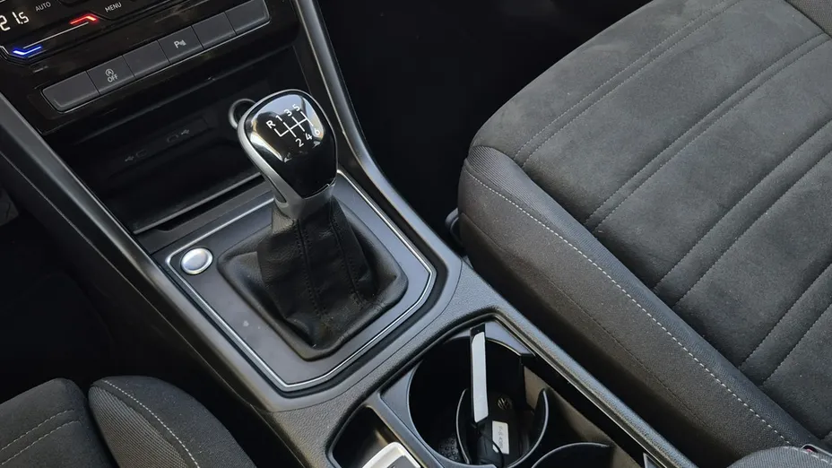 VOLKSWAGEN Touran -