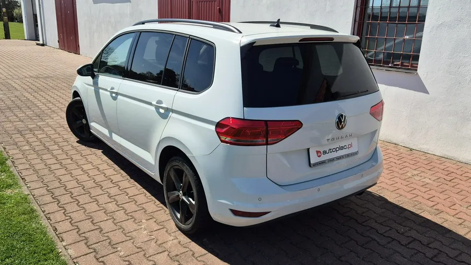 VOLKSWAGEN Touran -