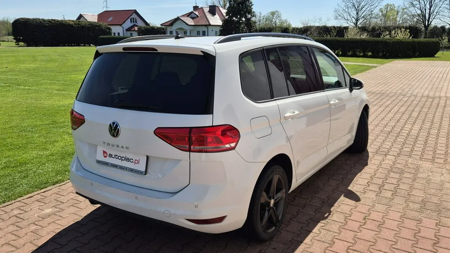 VOLKSWAGEN Touran -