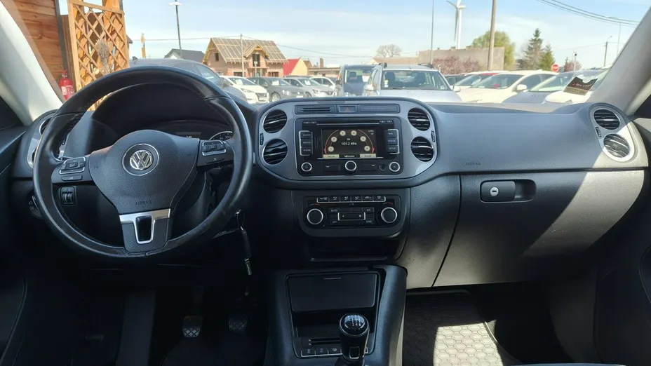 VOLKSWAGEN Tiguan -