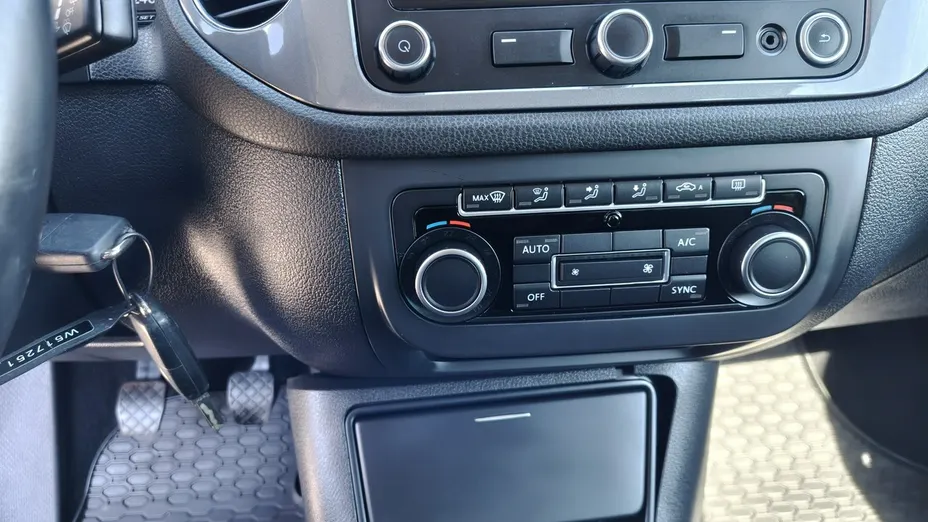 VOLKSWAGEN Tiguan -