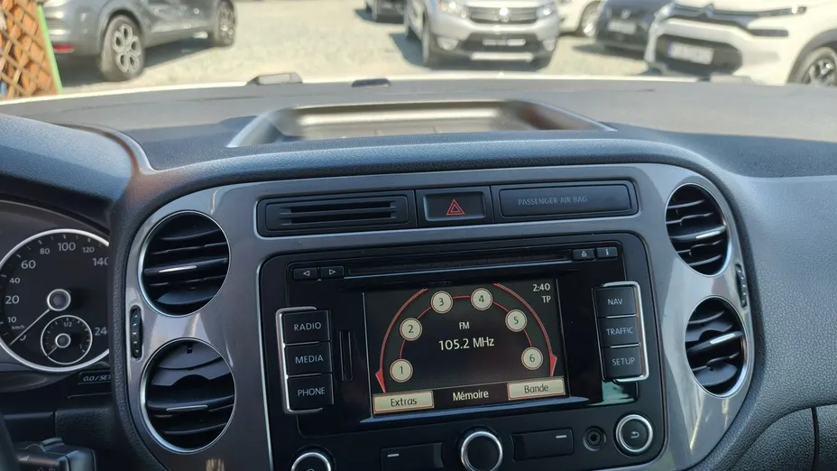 VOLKSWAGEN Tiguan -