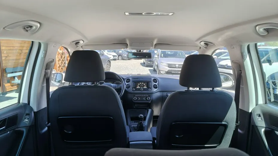 VOLKSWAGEN Tiguan -