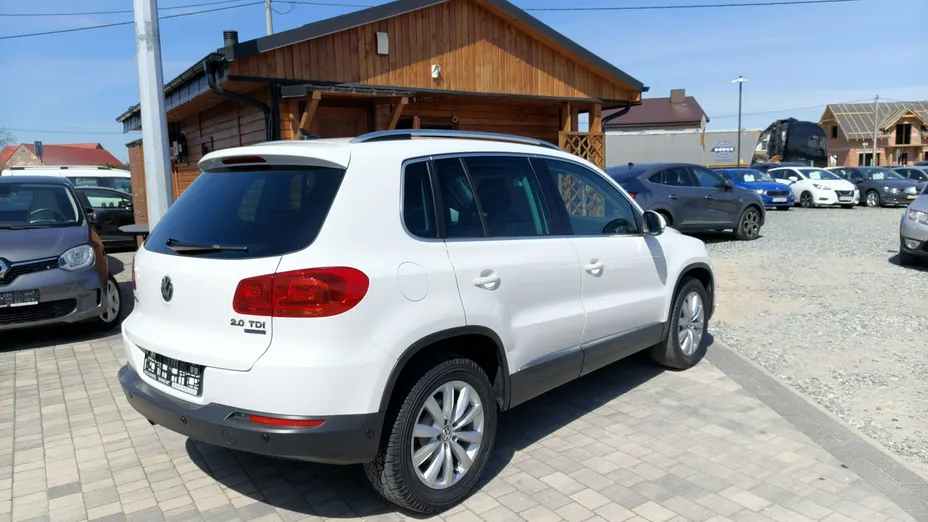 VOLKSWAGEN Tiguan -