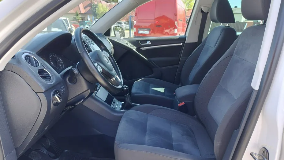 VOLKSWAGEN Tiguan -