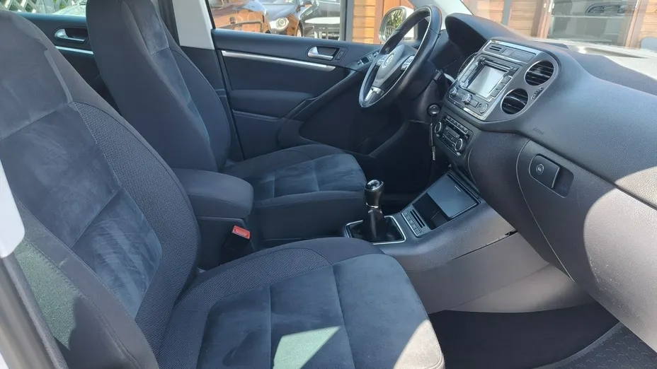 VOLKSWAGEN Tiguan -