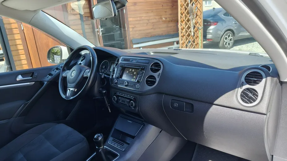 VOLKSWAGEN Tiguan -