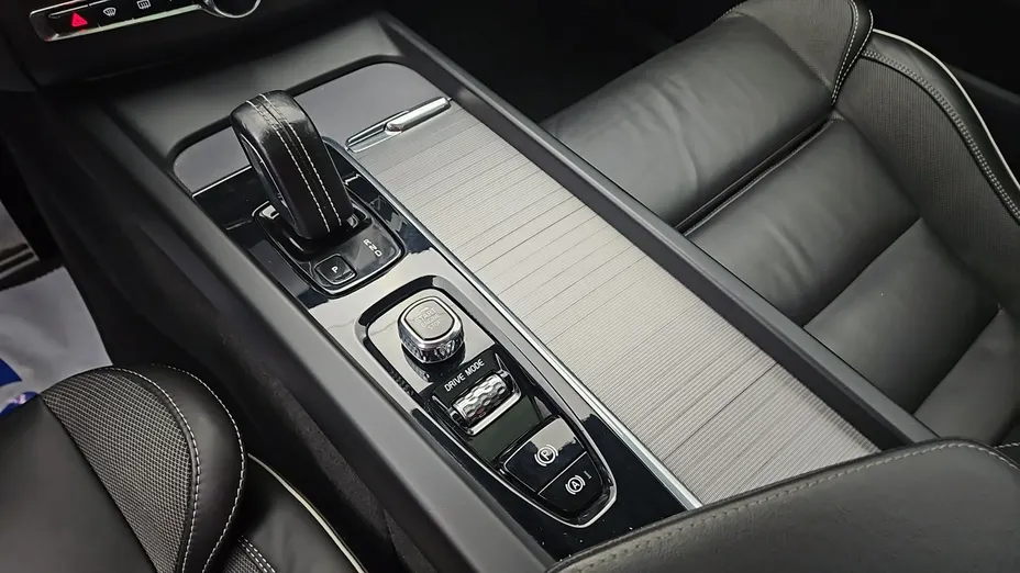VOLVO XC60 -