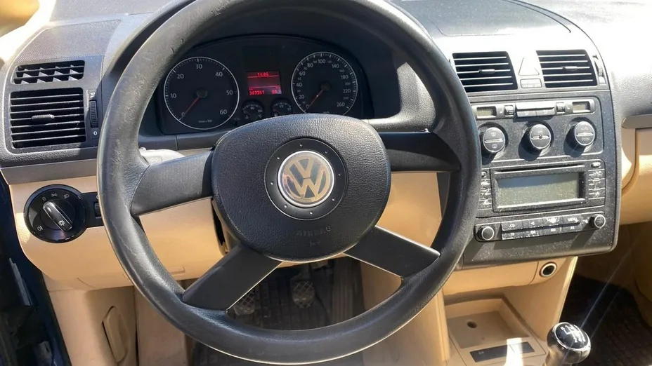 VOLKSWAGEN Touran -
