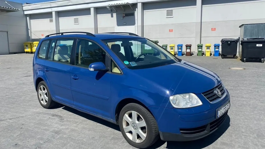 VOLKSWAGEN Touran -