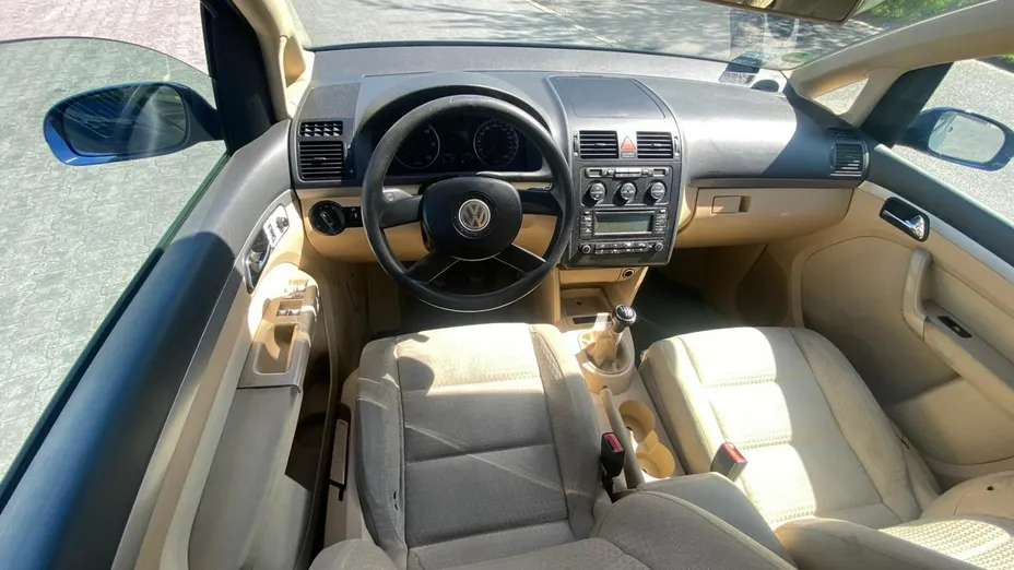 VOLKSWAGEN Touran -