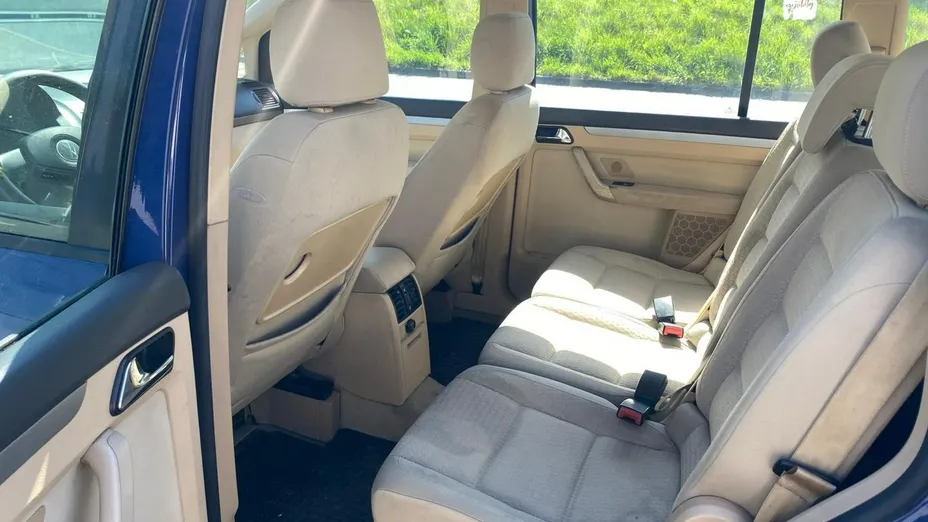 VOLKSWAGEN Touran -