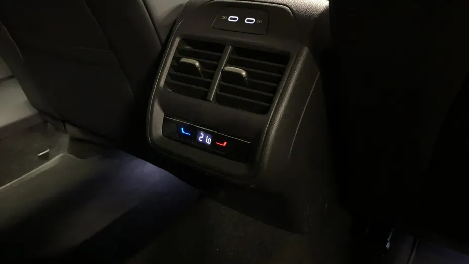 VOLKSWAGEN Passat -