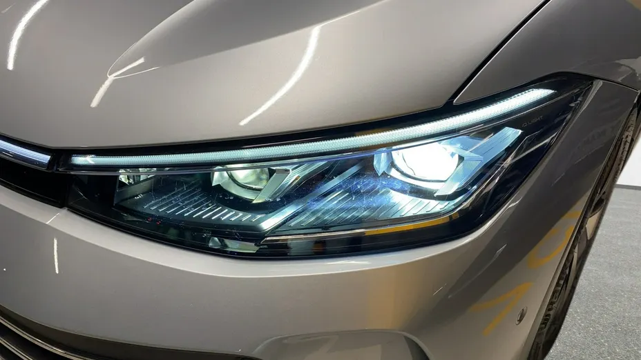 VOLKSWAGEN Passat -
