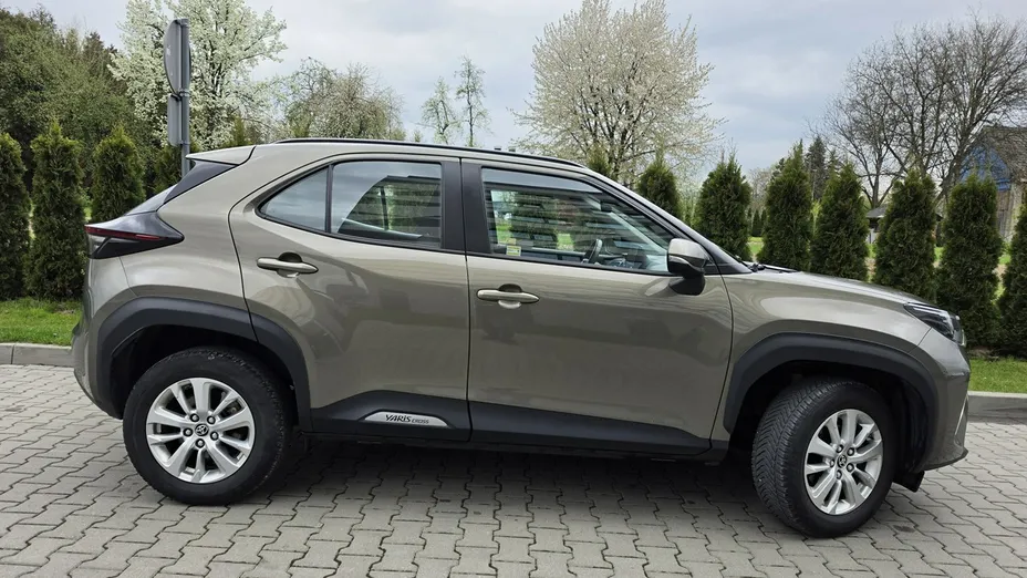 TOYOTA Yaris Cross -