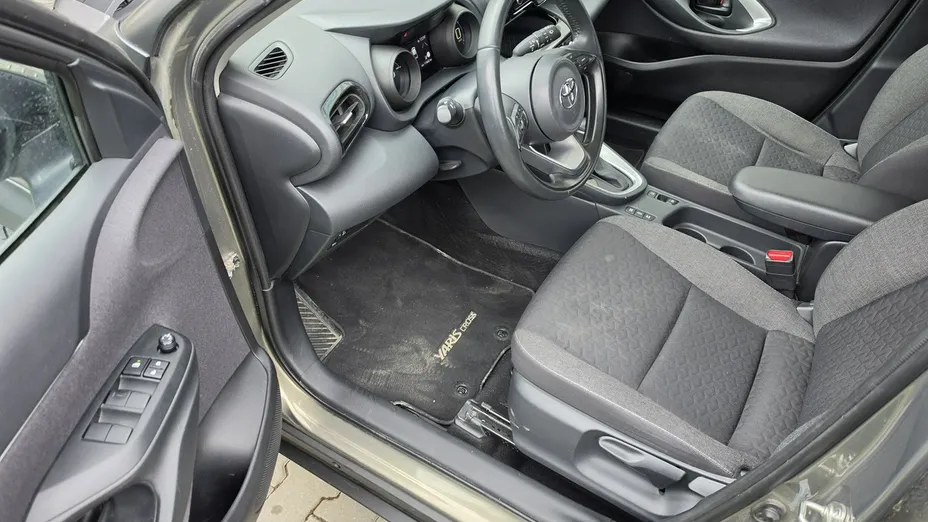 TOYOTA Yaris Cross -