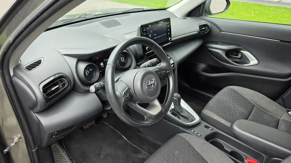 TOYOTA Yaris Cross -
