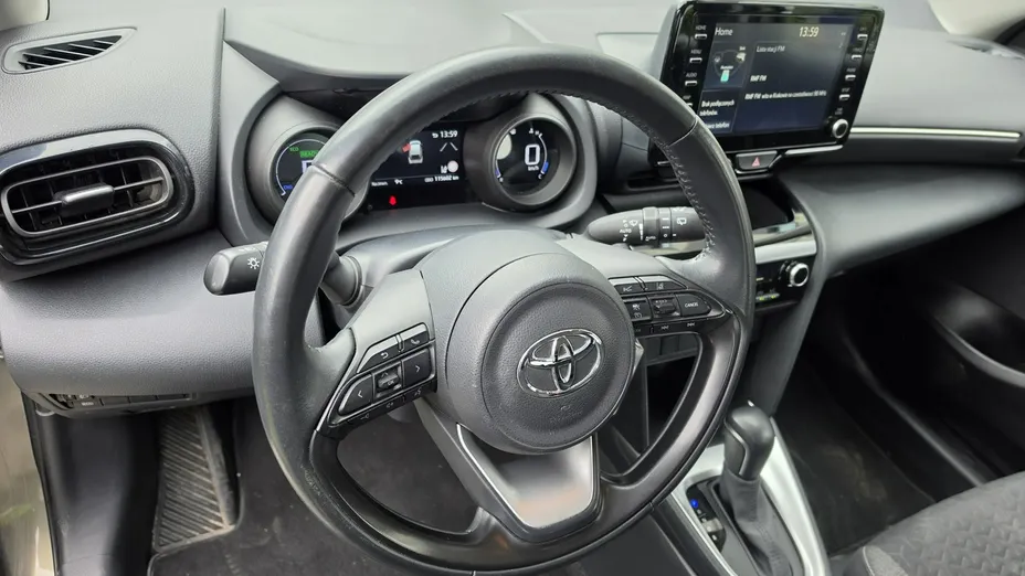 TOYOTA Yaris Cross -