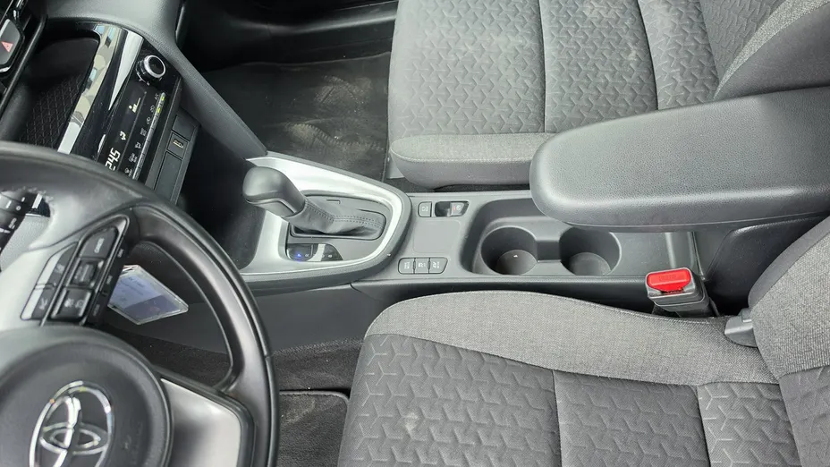 TOYOTA Yaris Cross -
