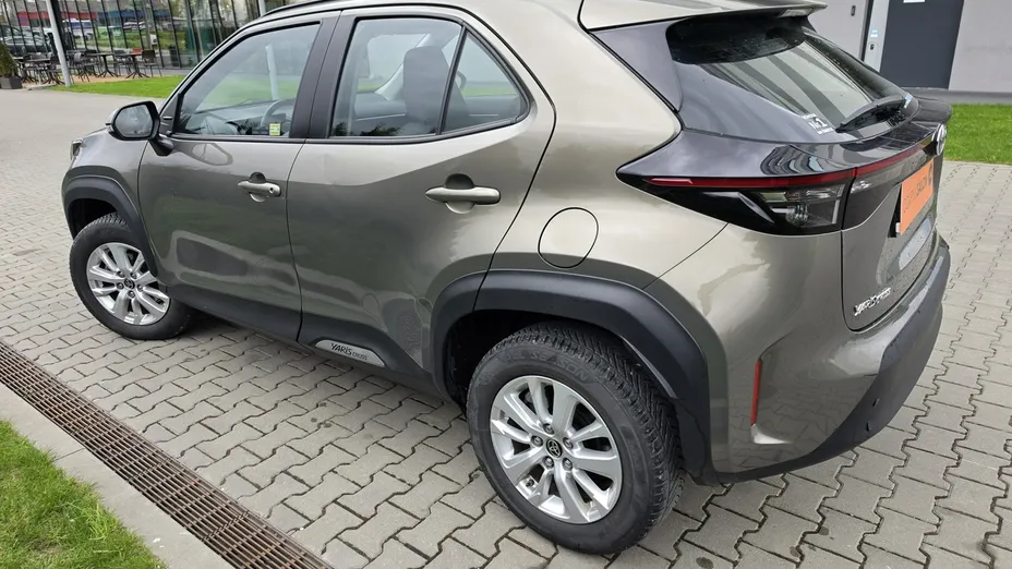 TOYOTA Yaris Cross -