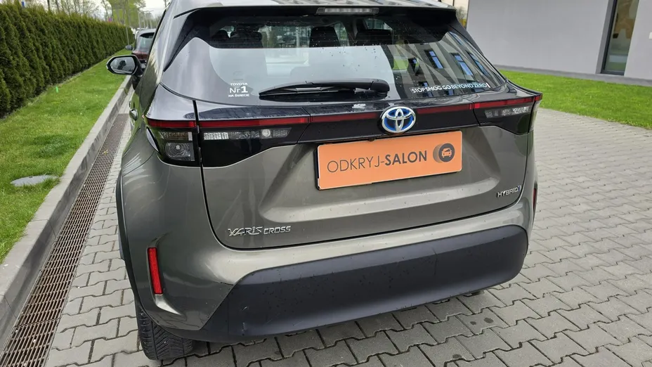 TOYOTA Yaris Cross -