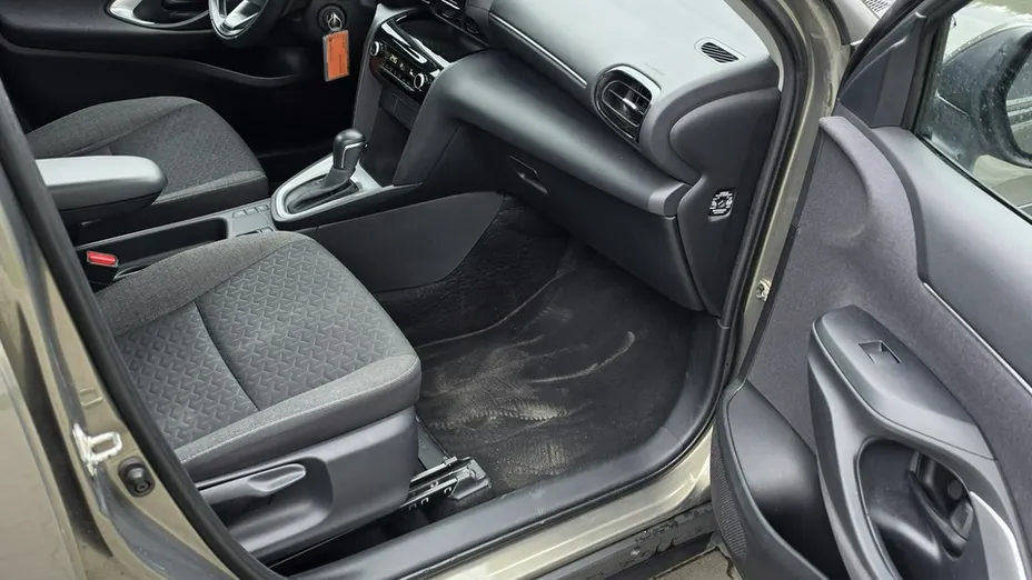 TOYOTA Yaris Cross -