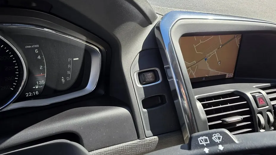 VOLVO XC60 -