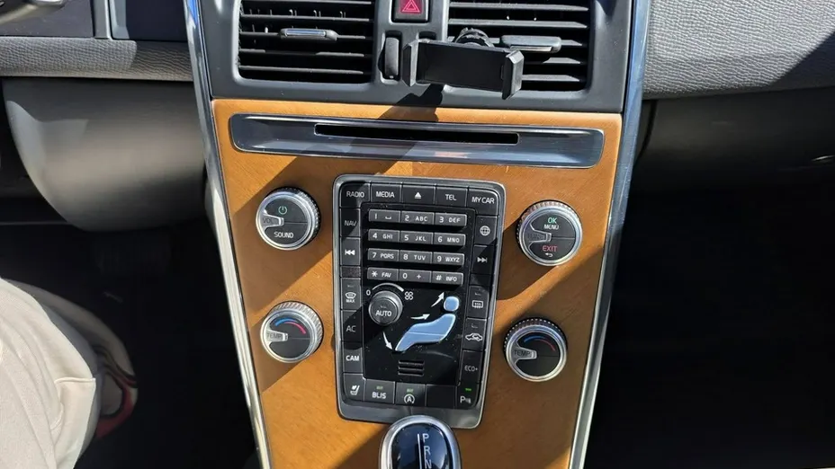 VOLVO XC60 -