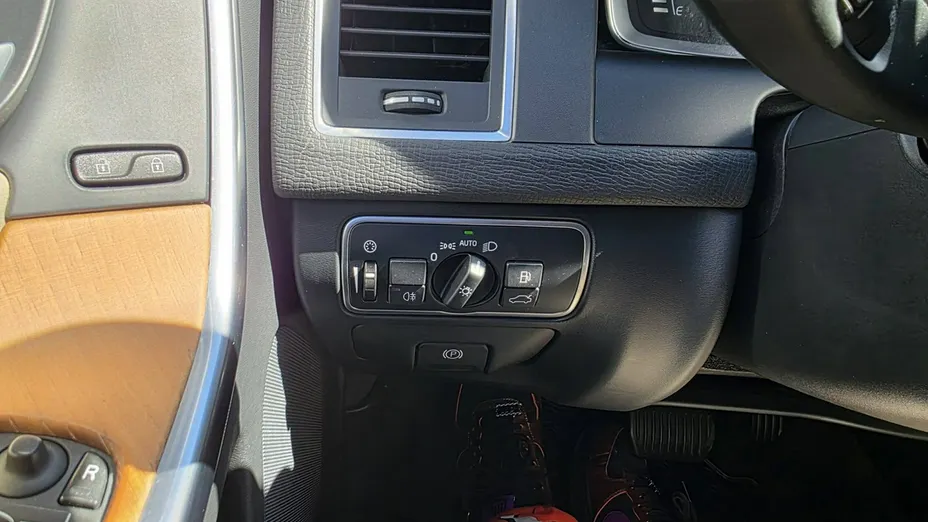 VOLVO XC60 -
