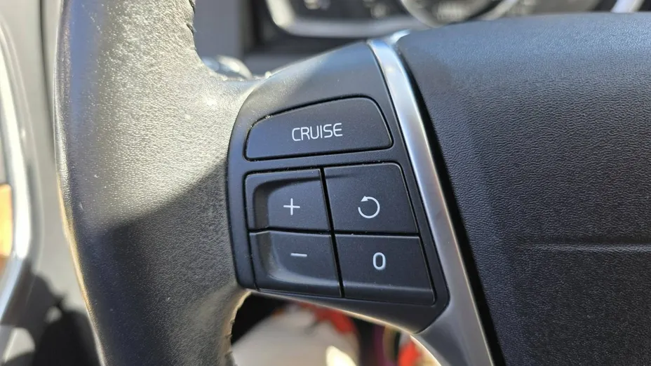 VOLVO XC60 -